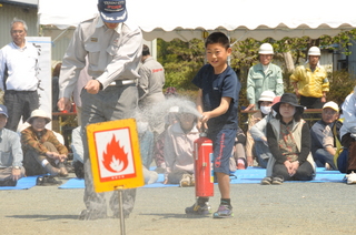 消火器訓練には子どもも参加