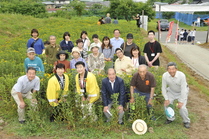 紅花組合やボランティアのみなさんと一緒に