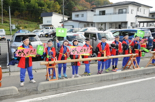 応援ポイントでの小学生の応援