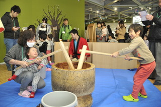 餅つきに挑戦！