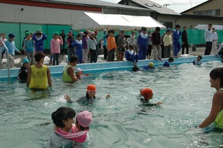 終了イベントで着衣水泳に挑戦