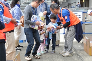 スティックバルーンの配布