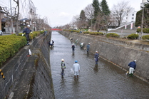 倉津川ボランティア清掃2