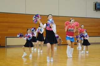 元気いっぱいのチアダンス