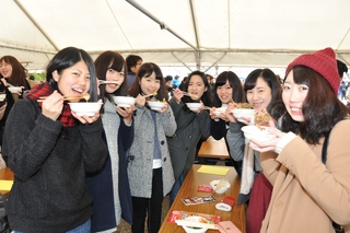 笑顔で食べるみなさん